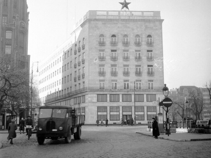 Shot of the exterior of Ritz Carlton Budapest from the 20th century