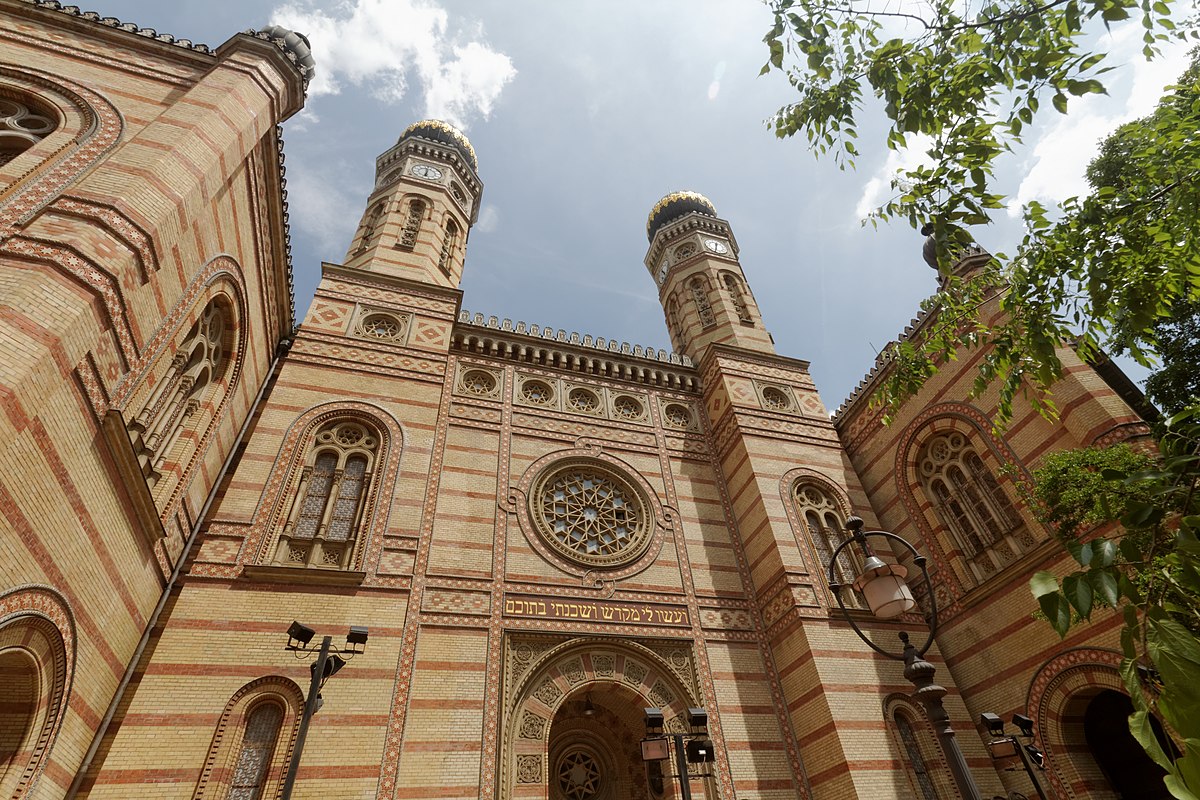Exterior shot of the Dohány Street Synagogue