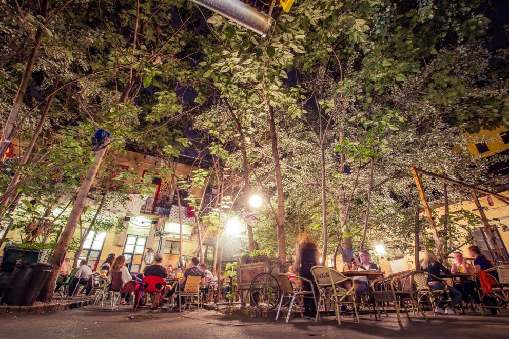 he tree-lined courtyard of Grandio Jungle Bar