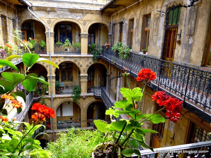 Image of a Budapest inner courtyard with arches and iron-railings along the gangway