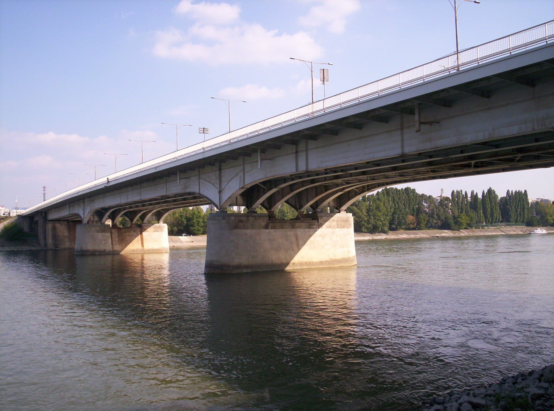 Árpád Bridge (Árpád-híd) is the busiest bridge in Budapest today