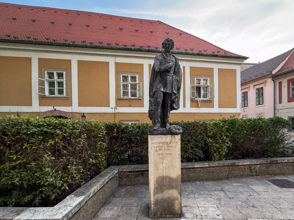 Statue of Márton Lendvay
