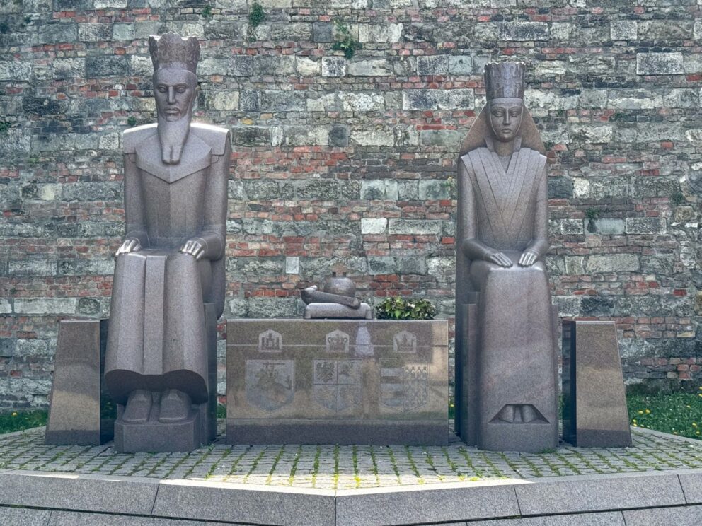Statue of Hedvig and Jagiello