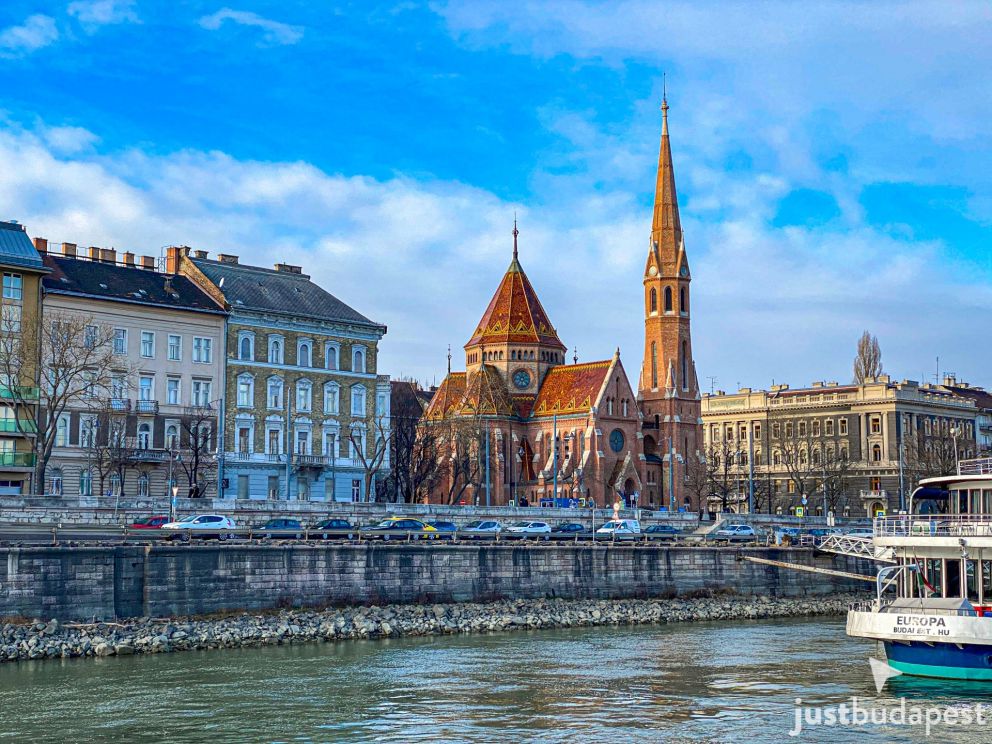 budapest travel by boat