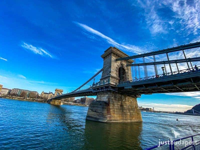 Cruise Budapest Chain bridge