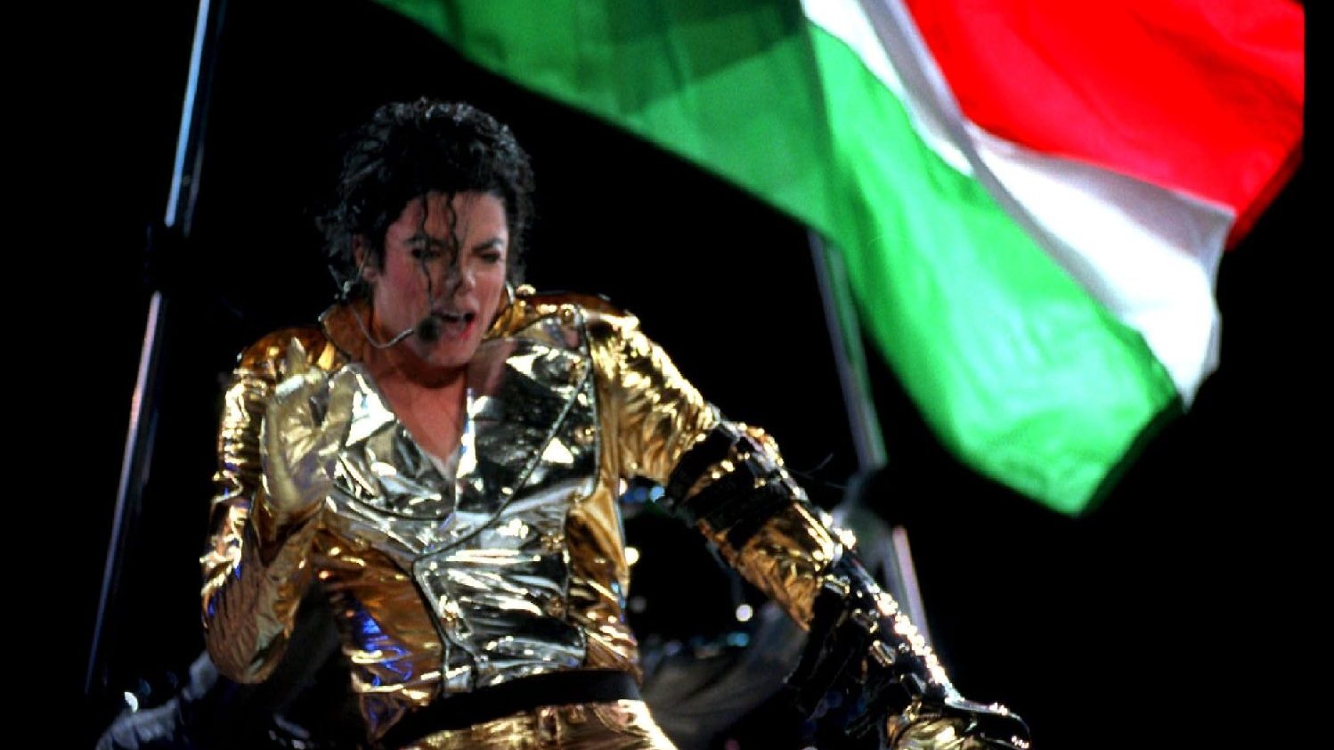 Michael Jackson giving concert in Budapest