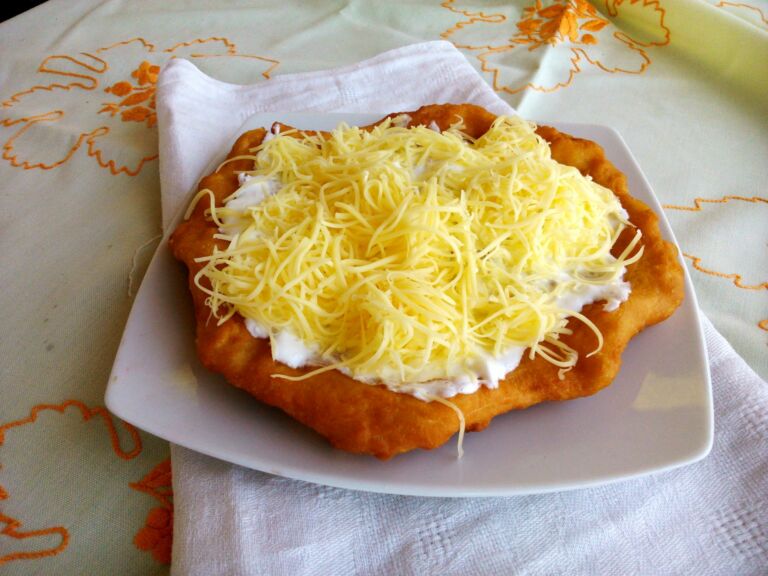 Lángos, aka the ultimate Hungarian street food