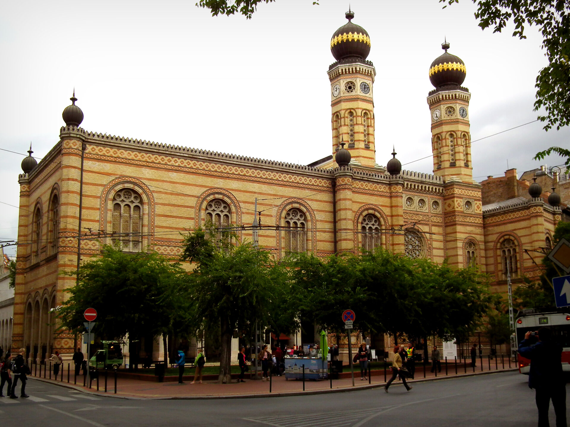 The exterior of the Dohány Street Great Synagogue