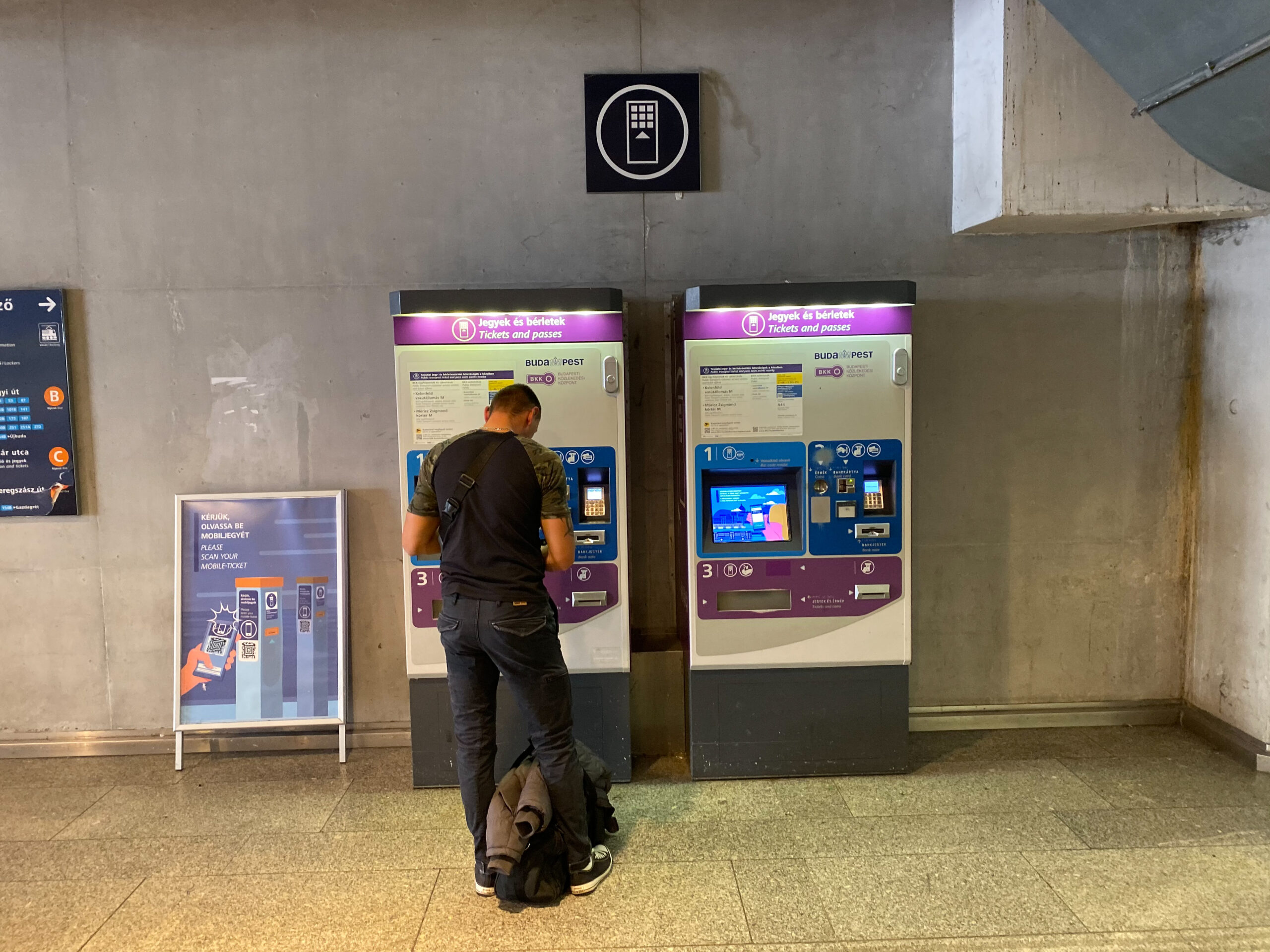 Ticket machines at Kelenföld