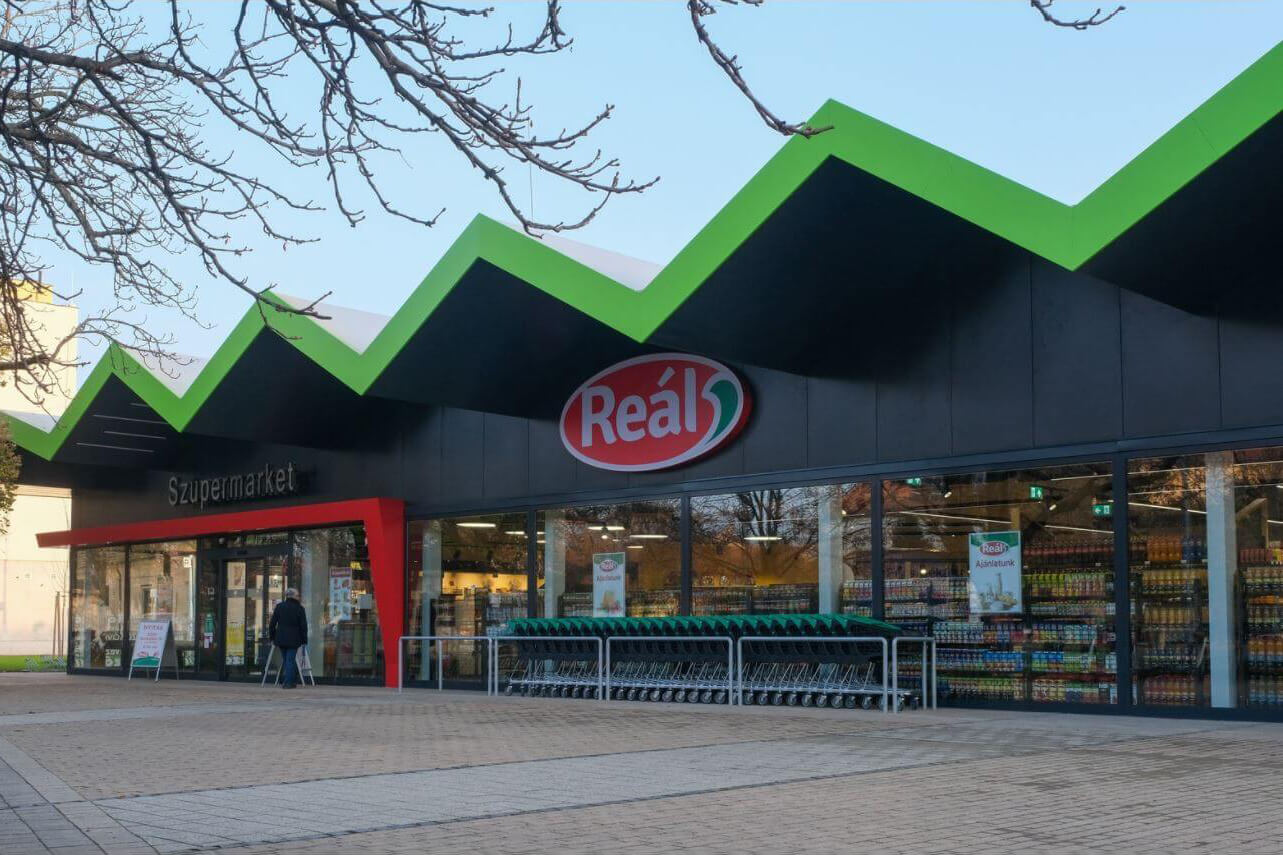 Exterior of a local supermarket, Reál