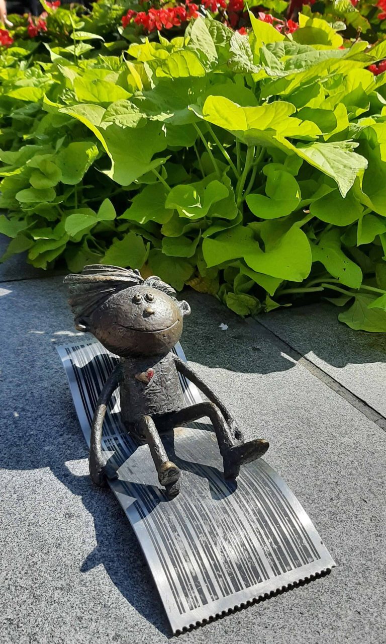 Kolodko mini statue at Nyugati square