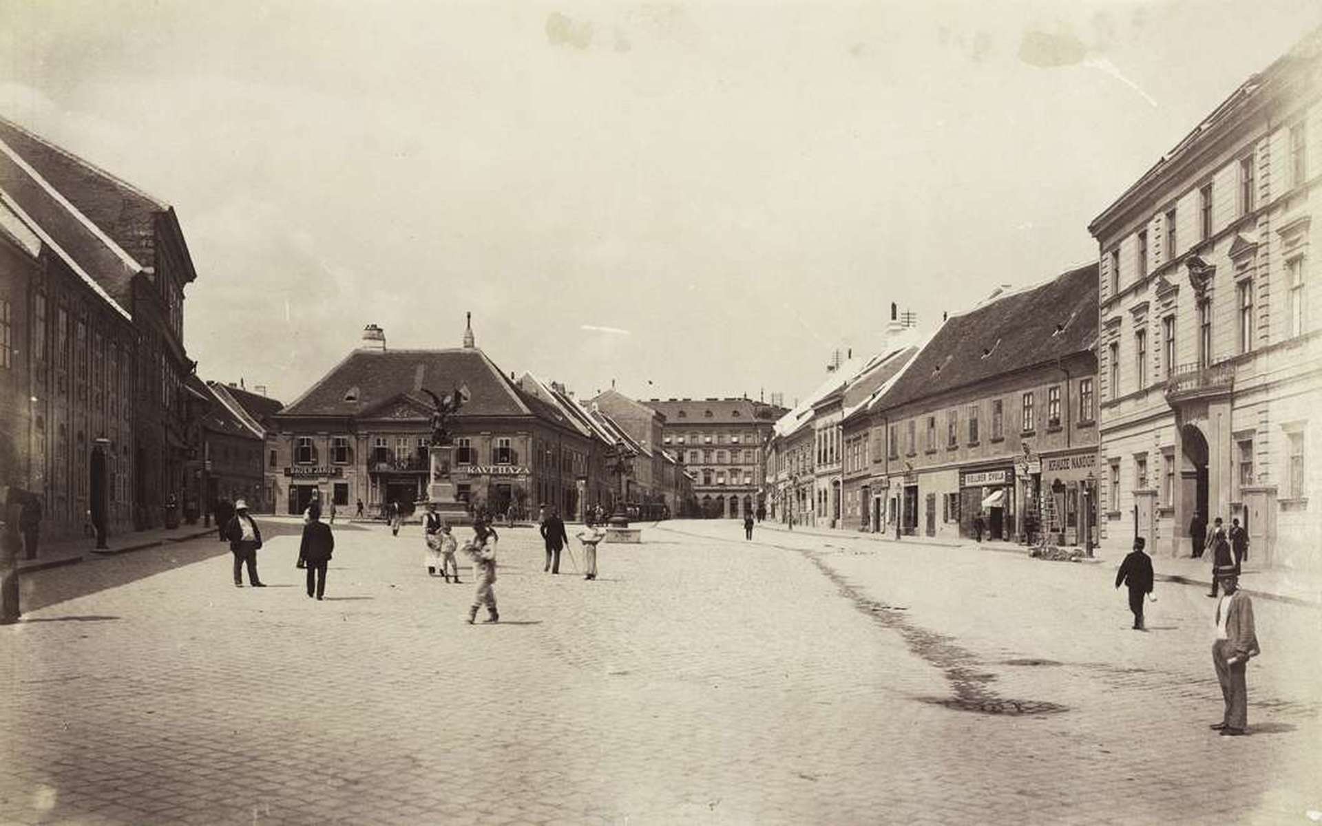 An old picture of Polgárváros in Buda