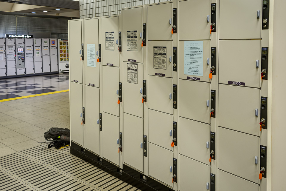 24h automated luggage storage lockers