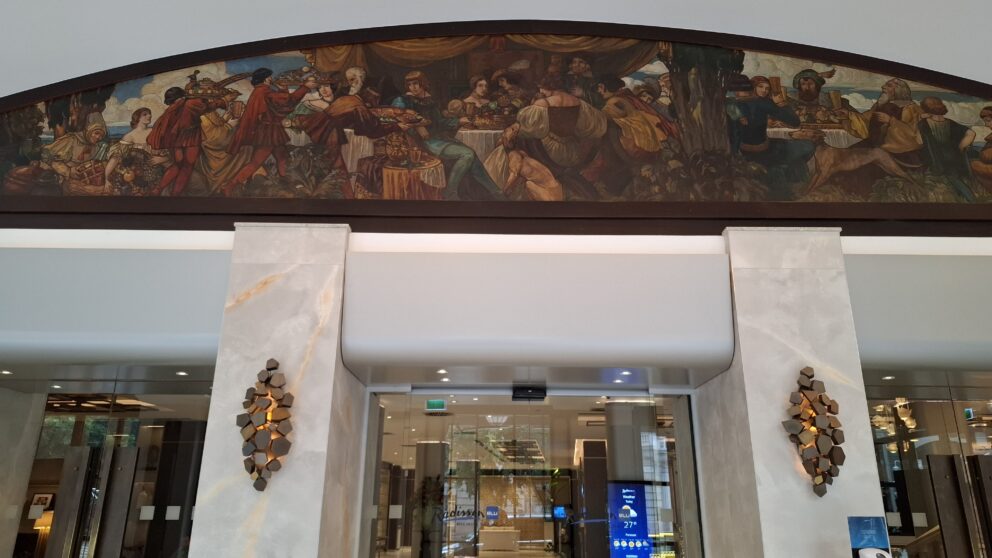 Entrance of Radisson Blu Béke Hotel Budapest