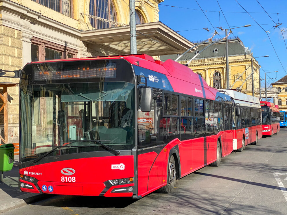 Trolley bus at Keleti railway station