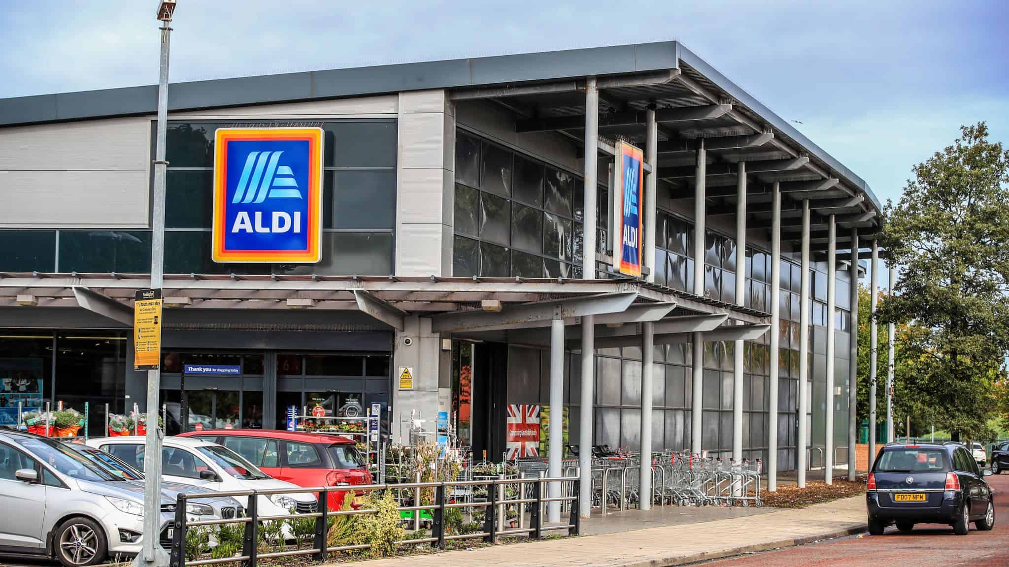 The functional and clean exterior of an Aldi grocery store