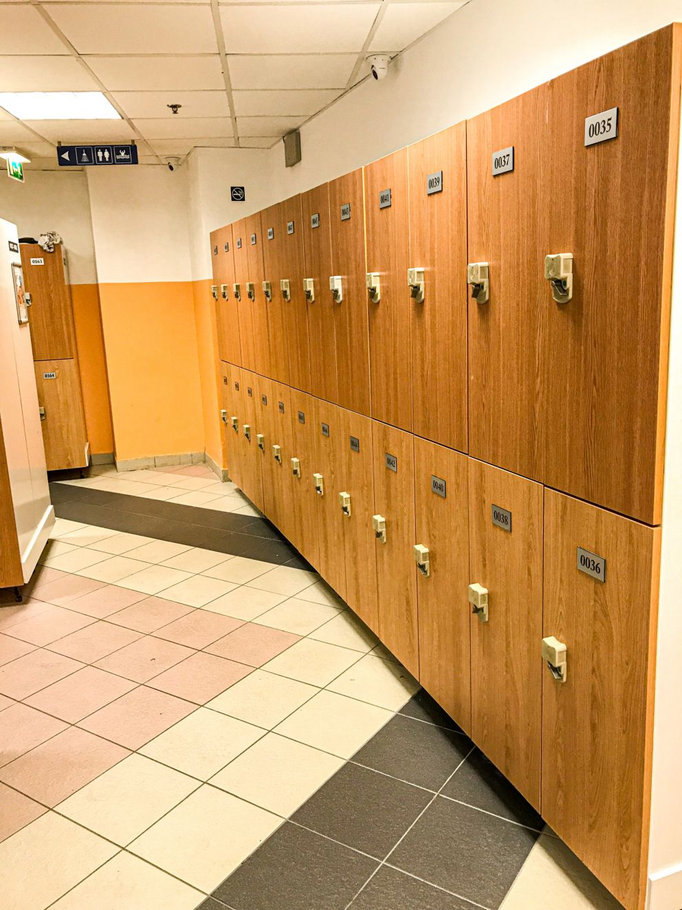 Wristband-operated lockers in Aquaworld’s changing room
