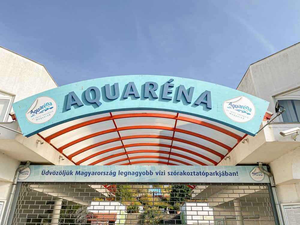 The colorful main entrance of Aquaréna Mogyoród waterpark