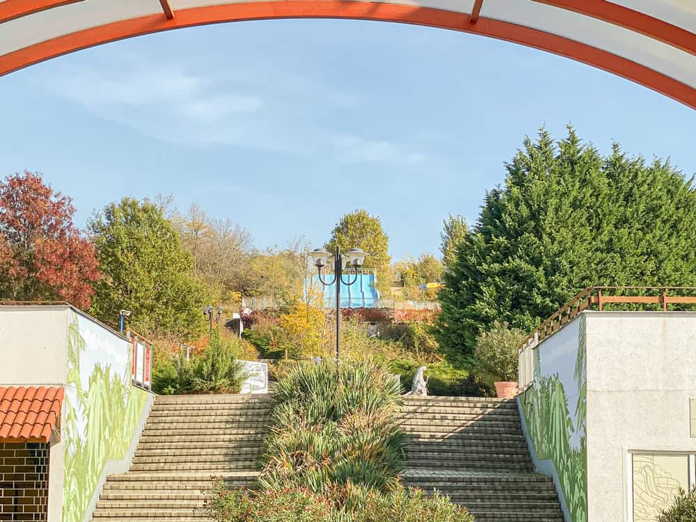 A rustic stone staircase and archway within the Aquaréna park grounds