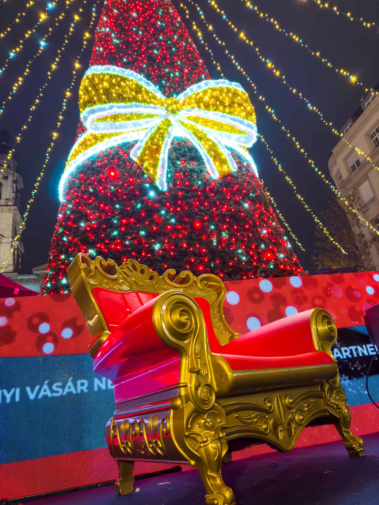 Holiday photo spot chair at the Basilica market