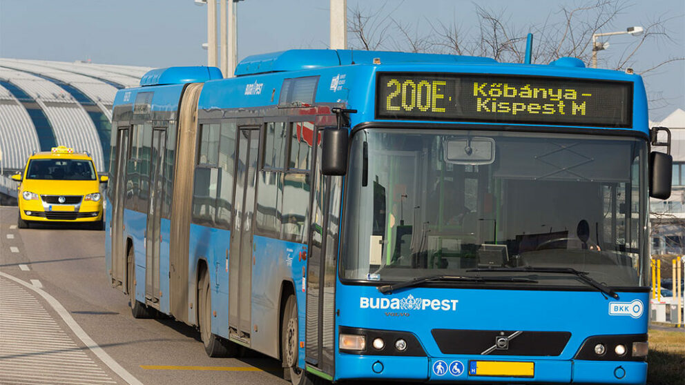 The 200E bus which connects Budapest Airport with the M3 metro line at Kőbánya-Kispest