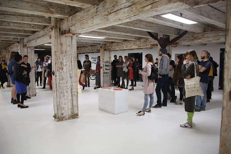 A lively art opening event at the Budapest Art Quarter gallery