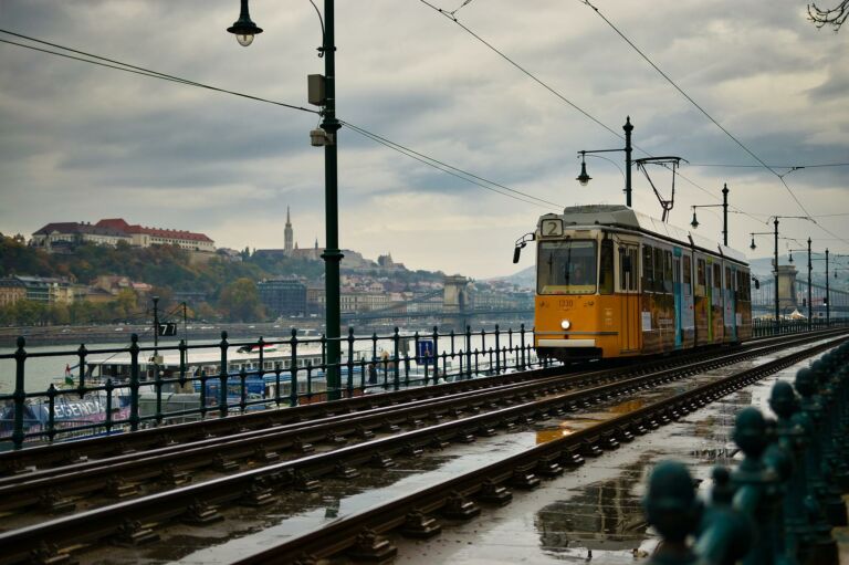 Tram 2 with the spectacular view of Buda in the background