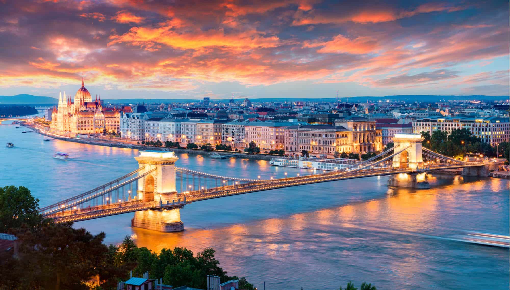 The illuminated Chain Bridge and Parliament seen from the Buda side