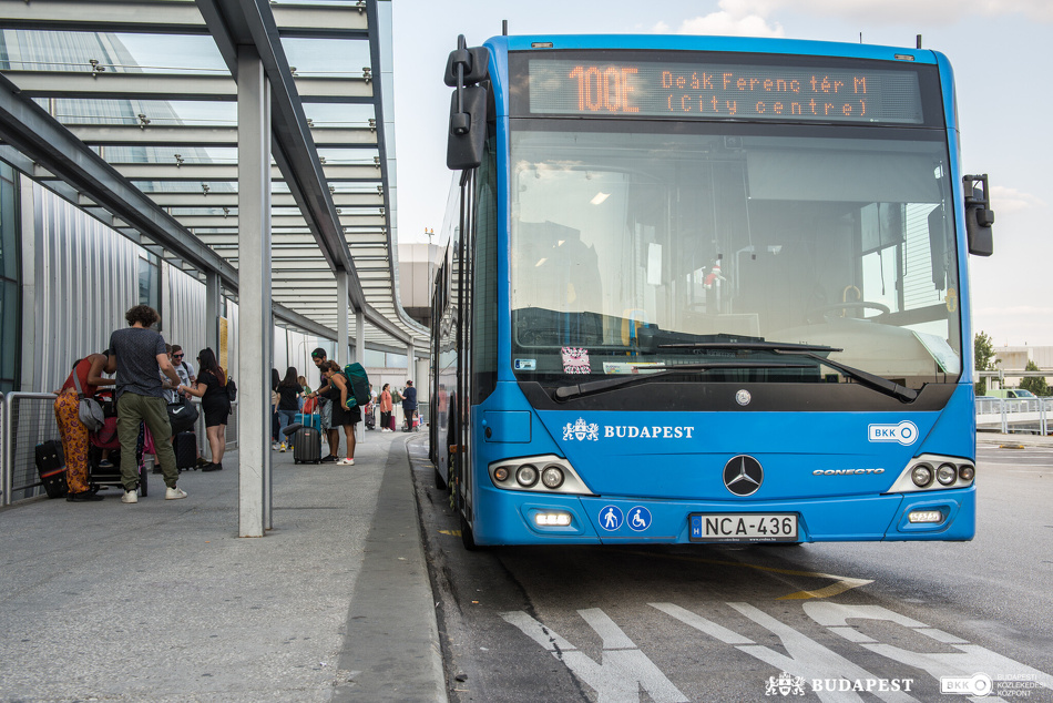 The 100E bus at Budapest Airport