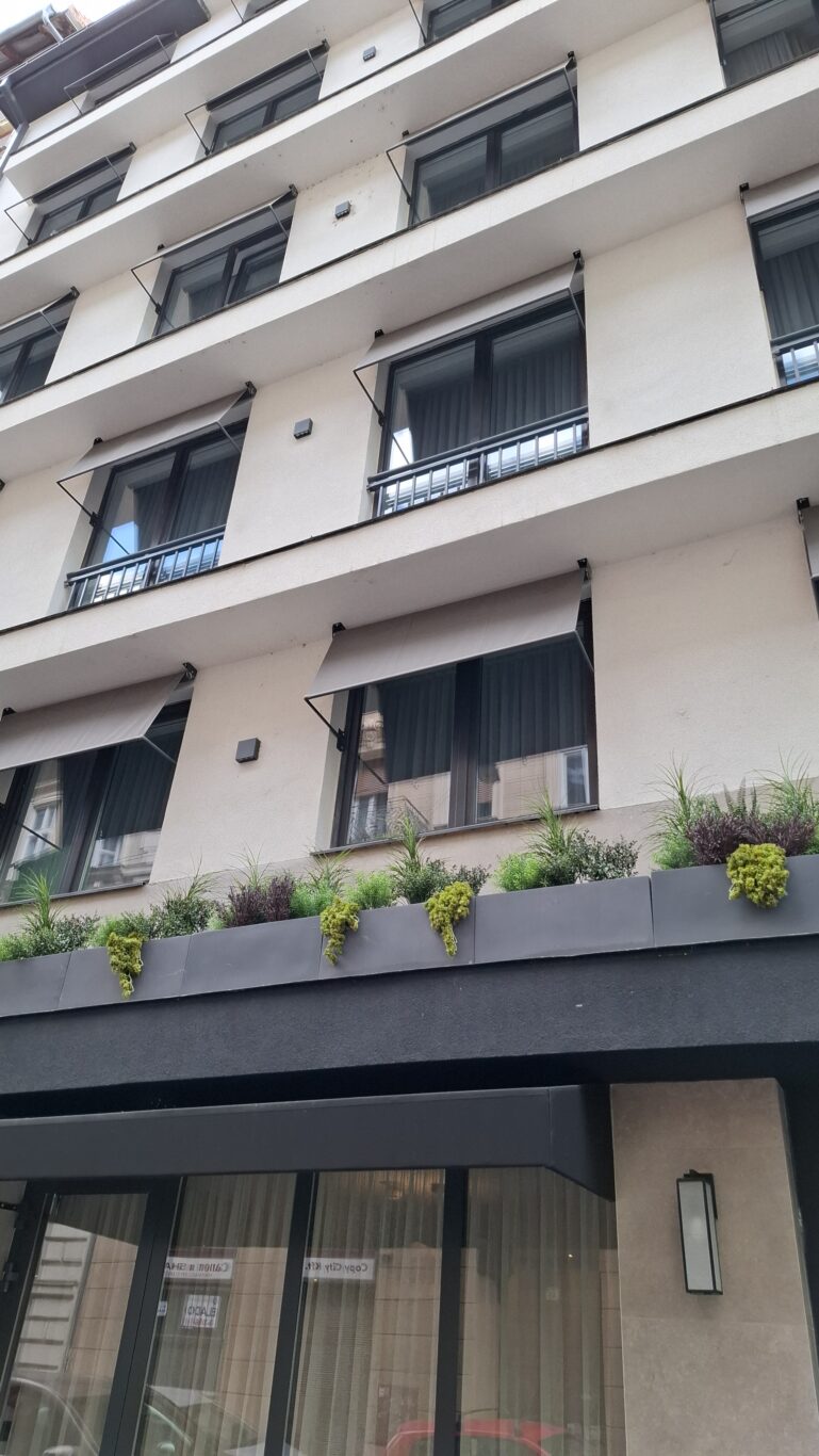 The discreet and elegant entrance of the Collect Residence boutique hotel