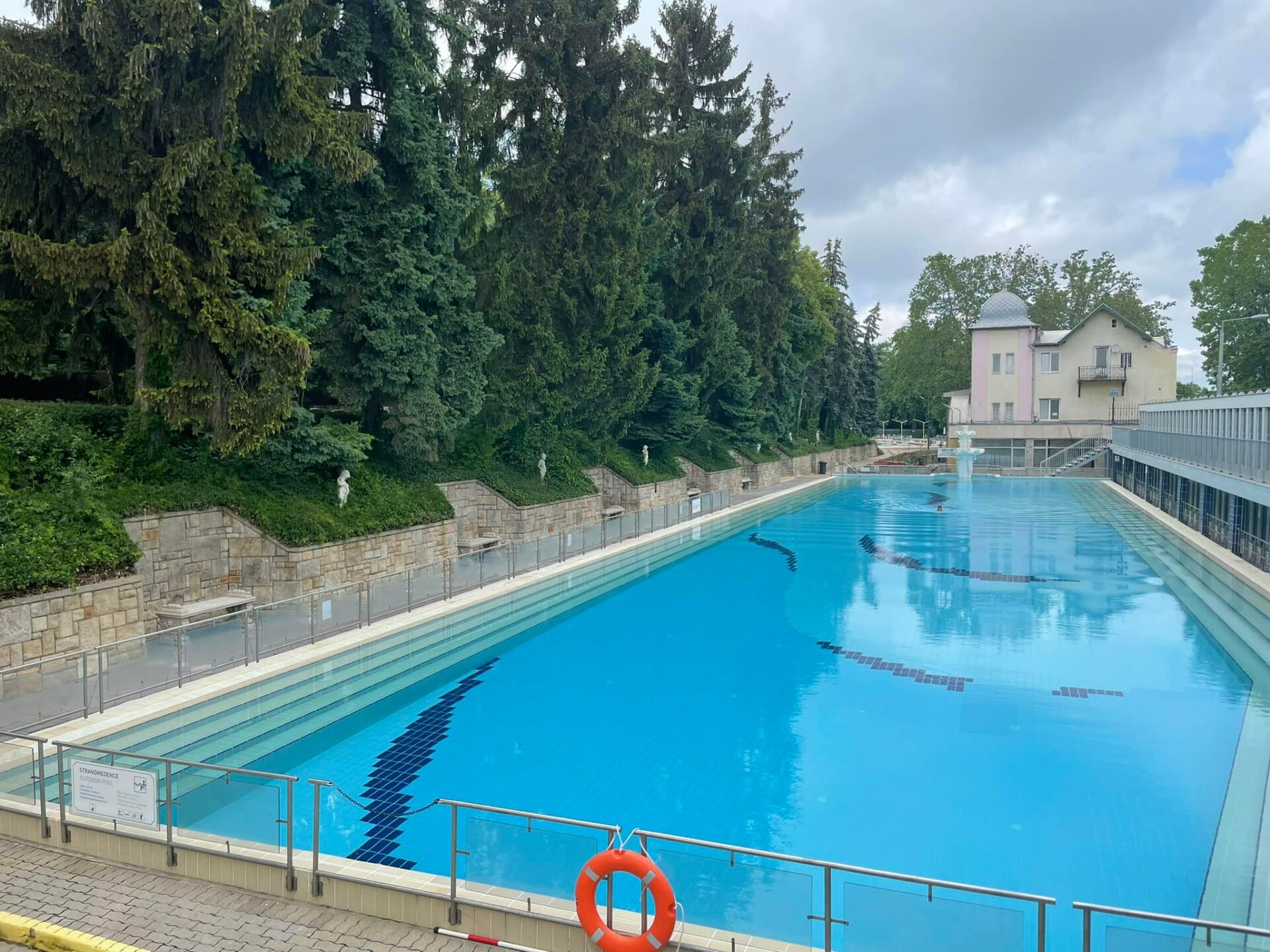 The impressive exterior architecture of the modern Csillaghegy indoor wellness complex