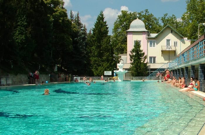 The historic outdoor pool at Csillaghegyi Árpád Bath