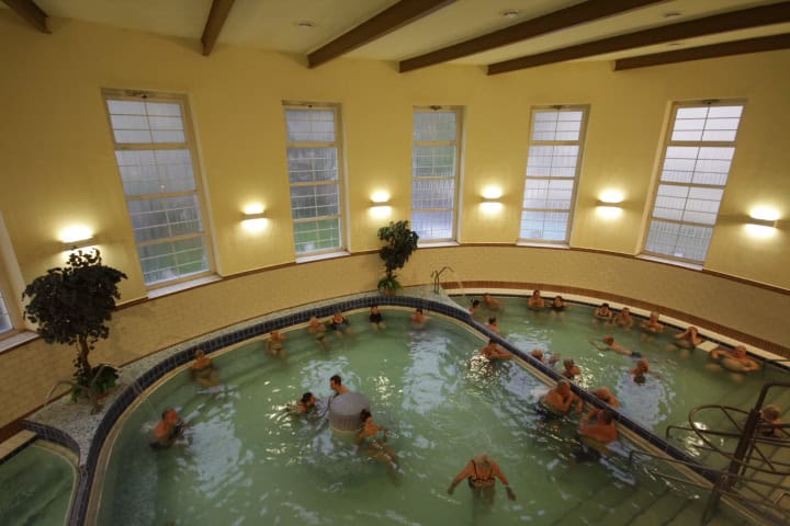 The clean, modern wooden Finnish sauna inside the Dandár Bath wellness section