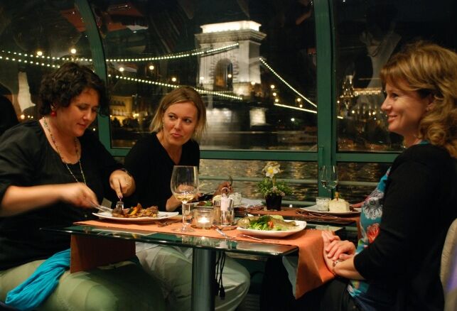 Candlelight dinner with Budapest by night as a backdrop