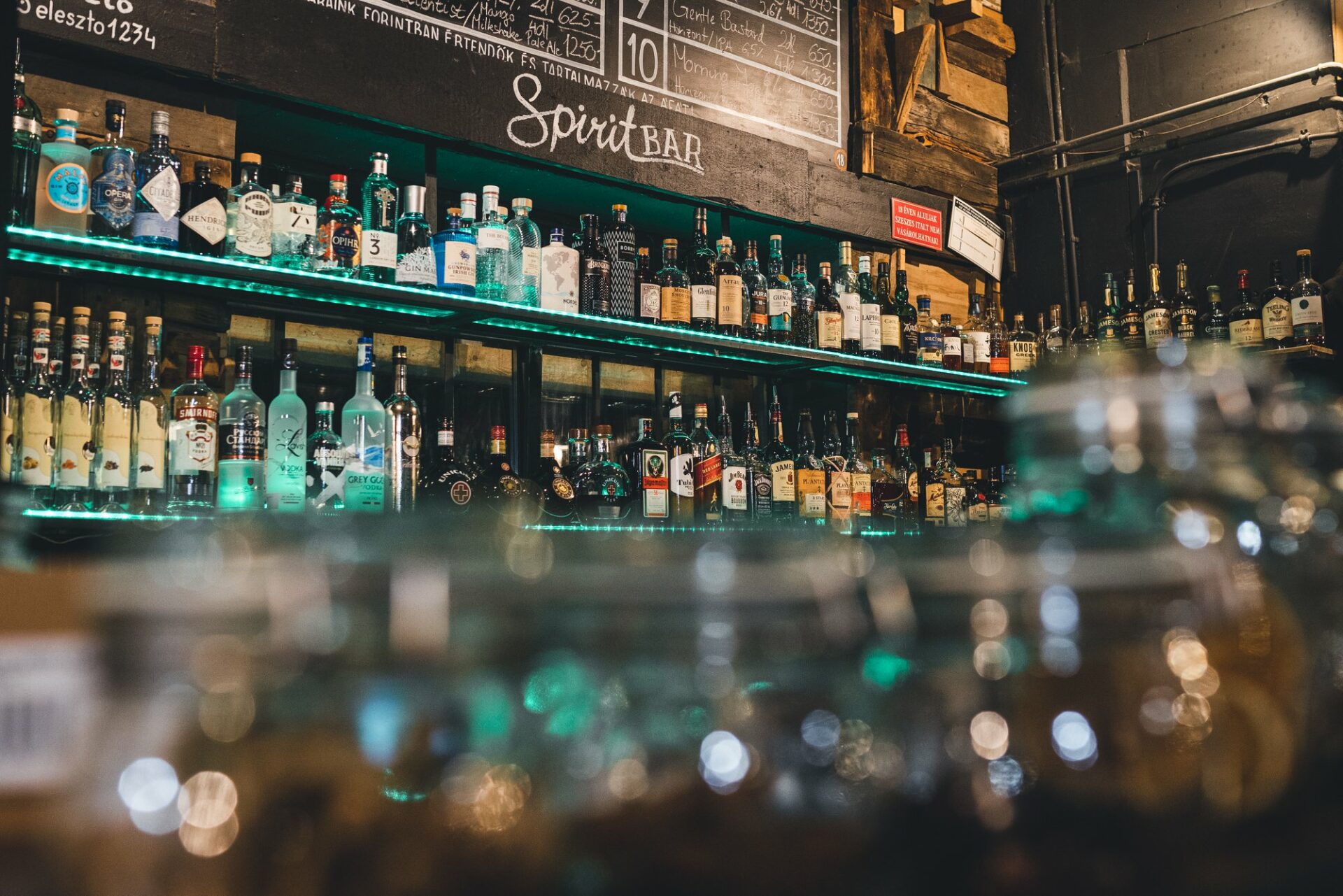 A massive selection of over 20 craft beer taps lining the bar at Élesztőház