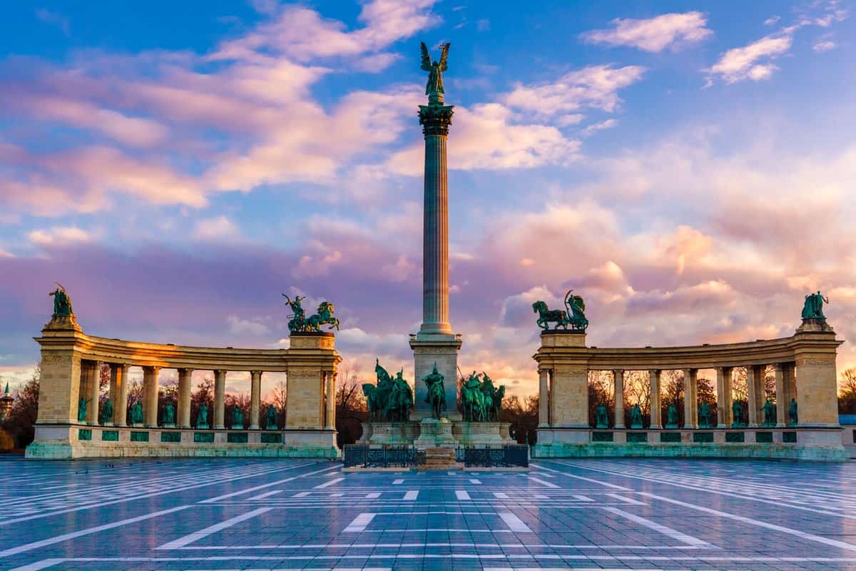 The monumental statues of Heroes' Square at the end of District VI
