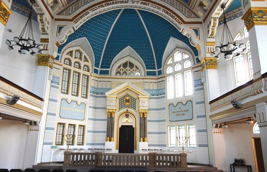 The interior of the Páva Street Synagogue