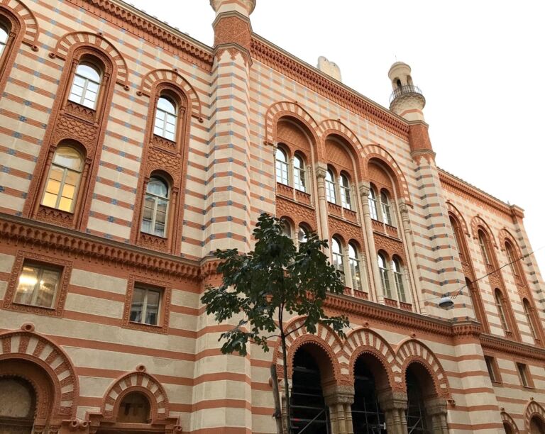Exterior shot of the Rumbch Street Synagogue