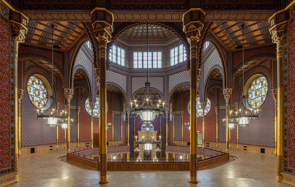 The stunning interior of the Rumbach Sebestyén Synagogue