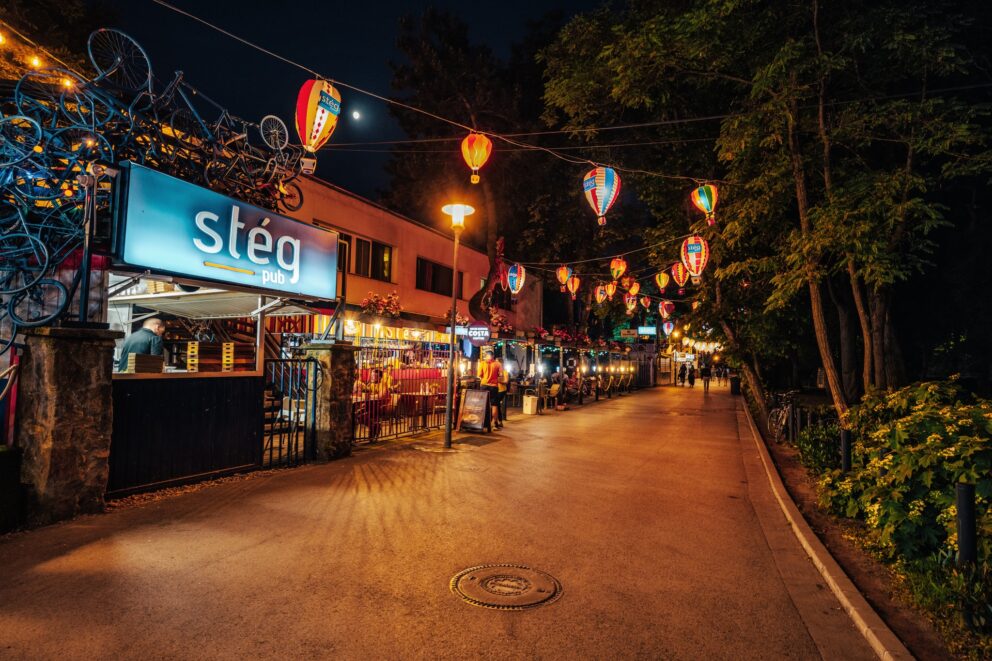 A famous bright detail located entirely safely smoothly clearly exclusively thoroughly safely cleanly directly safely specifically explicitly purely strictly explicitly within the green island park