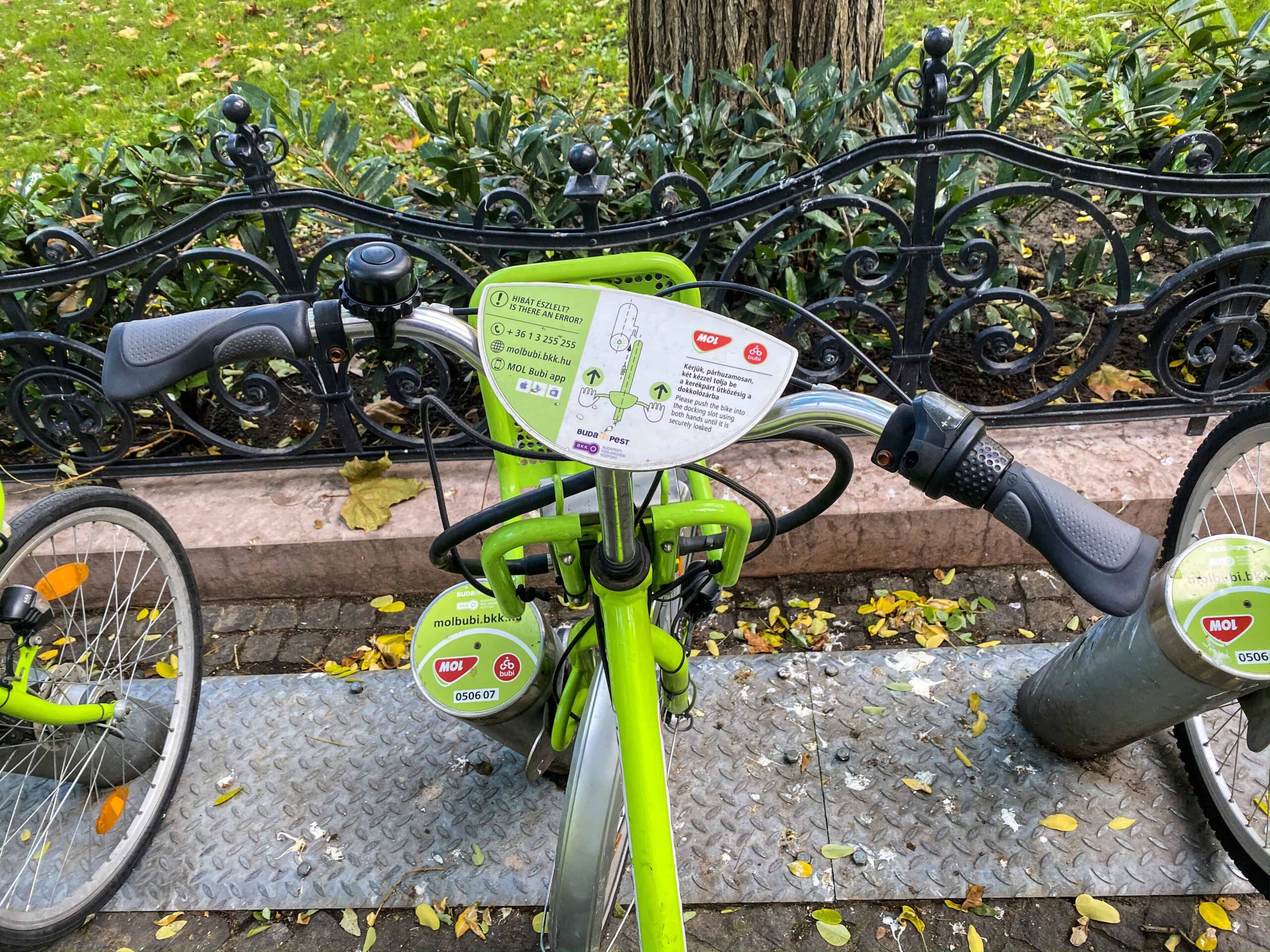 User instructions and QR code on a MOL Bubi bike for easy app unlocking