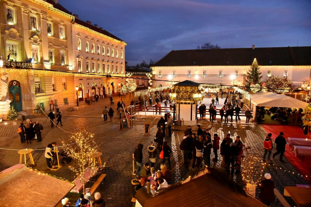 The charming traditional Christmas market in Óbuda
