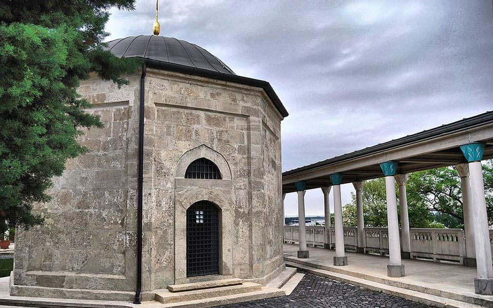 The octagonal tomb of Gül baba, nested atop the hills of Buda