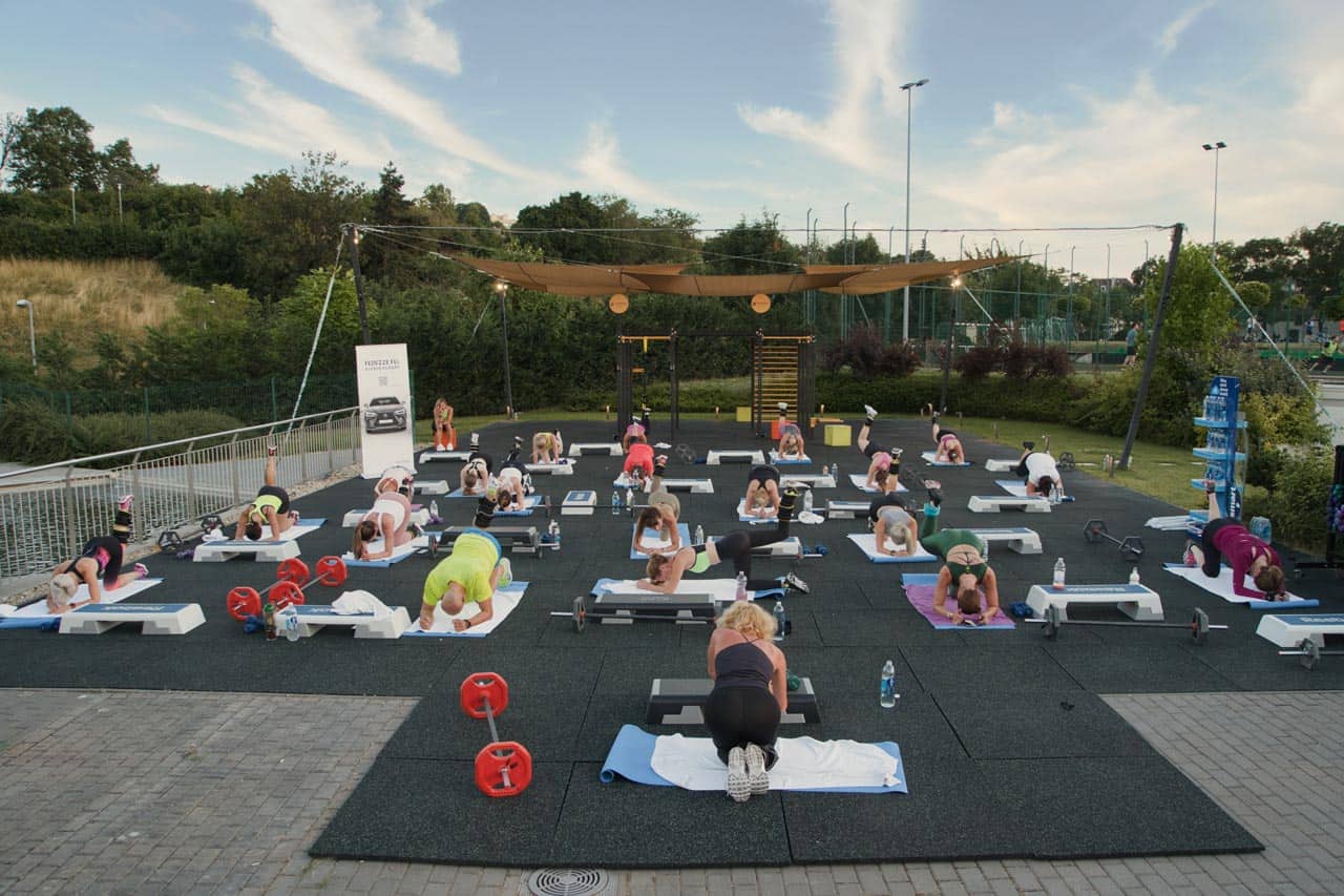 The bright, modern cardio machine area inside the luxury Oxygen Wellness Naphegy gym