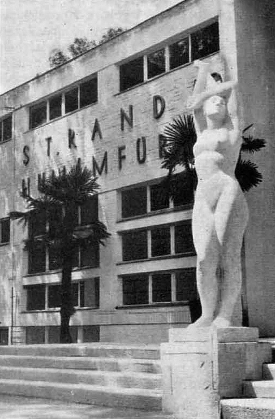 A black-and-white historical photo of the modernist Bauhaus-style entrance to Palatinus Baths
