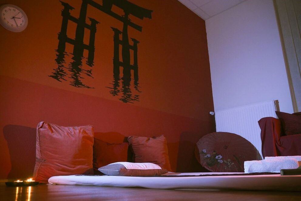 An authentically decorated warm treatment room at Pieris Traditional Massage