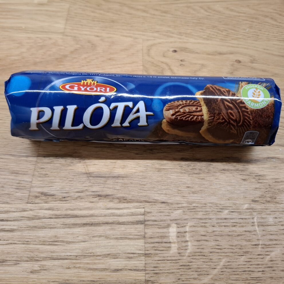 A stack of Pilóta Keksz, matching vanilla and cocoa biscuits with chocolate cream