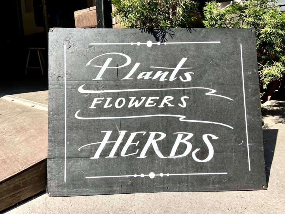 A handmade wooden sign for plants and flowers in Racskert