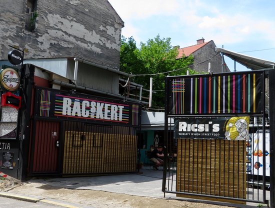 The entrance of Rácskert, one of the most popular ruin pubs in Budapest