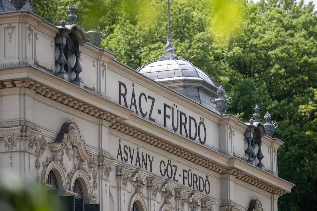 Close up of the stone facade and sign of the Racz Furdo building